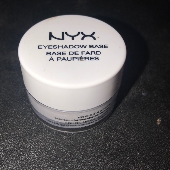 NYX eyeshadow base - Picture 1 of 1
